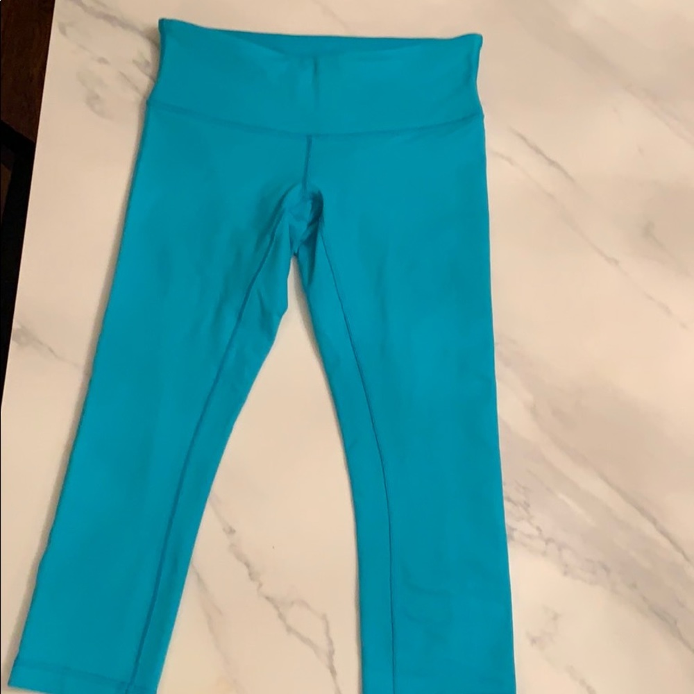 Lululemon aqua Capri legging